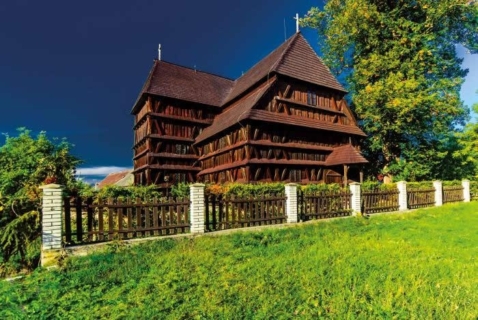 Dreveny kostolik v hronseku